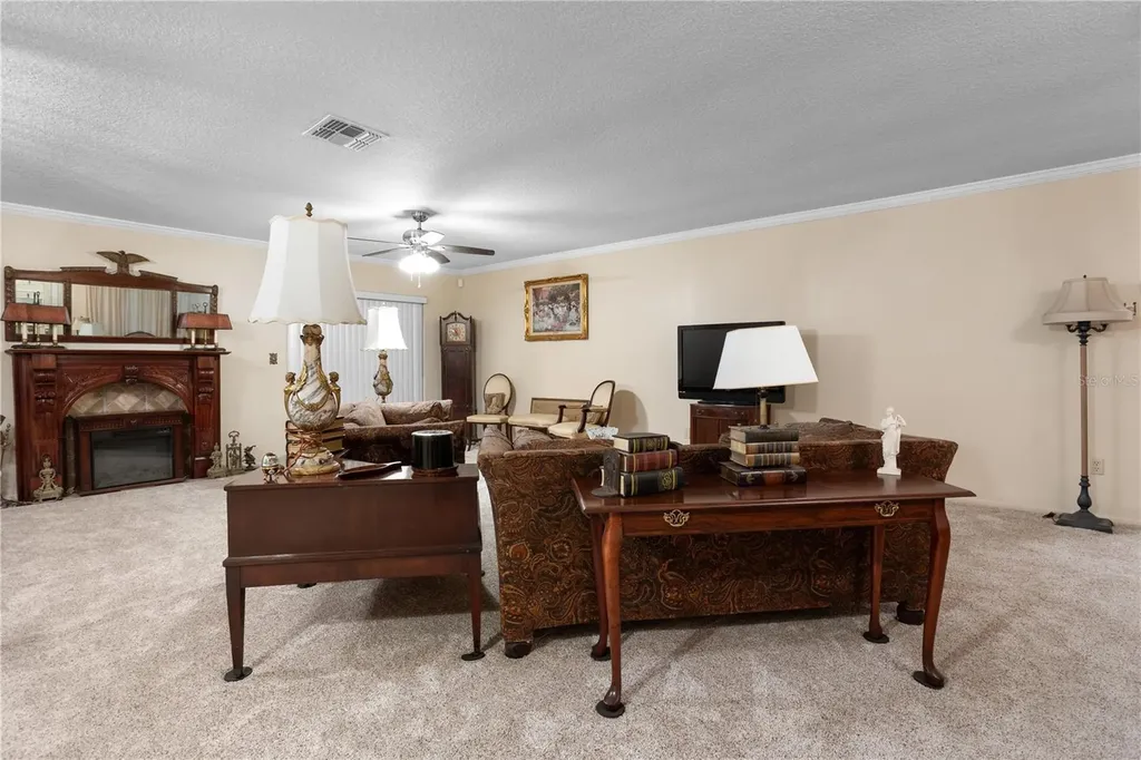 10105 Crown Court Orlando FL 32821