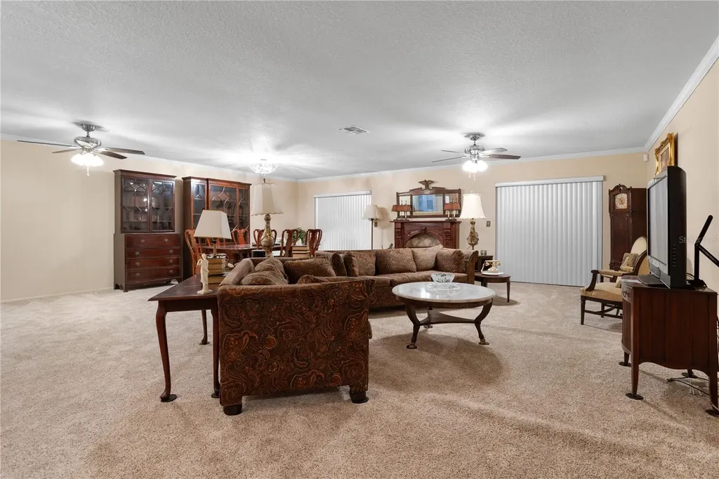 10105 Crown Court Orlando FL 32821