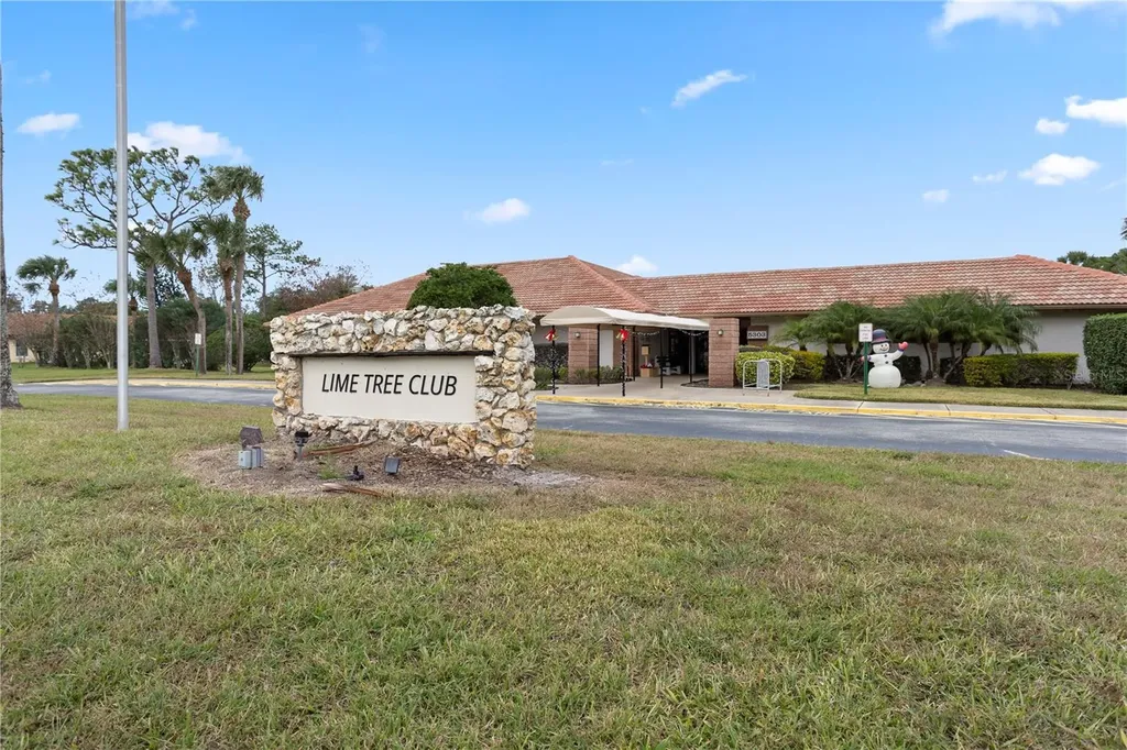 10105 Crown Court Orlando FL 32821