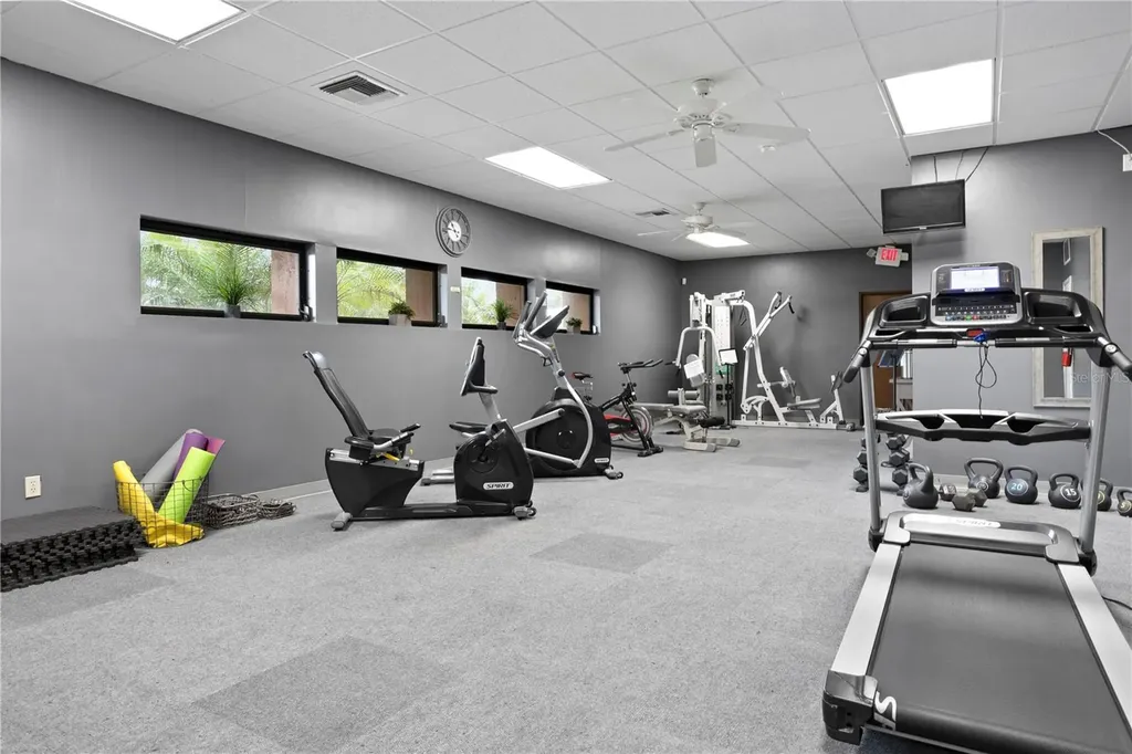 10105 Crown Court Orlando FL 32821