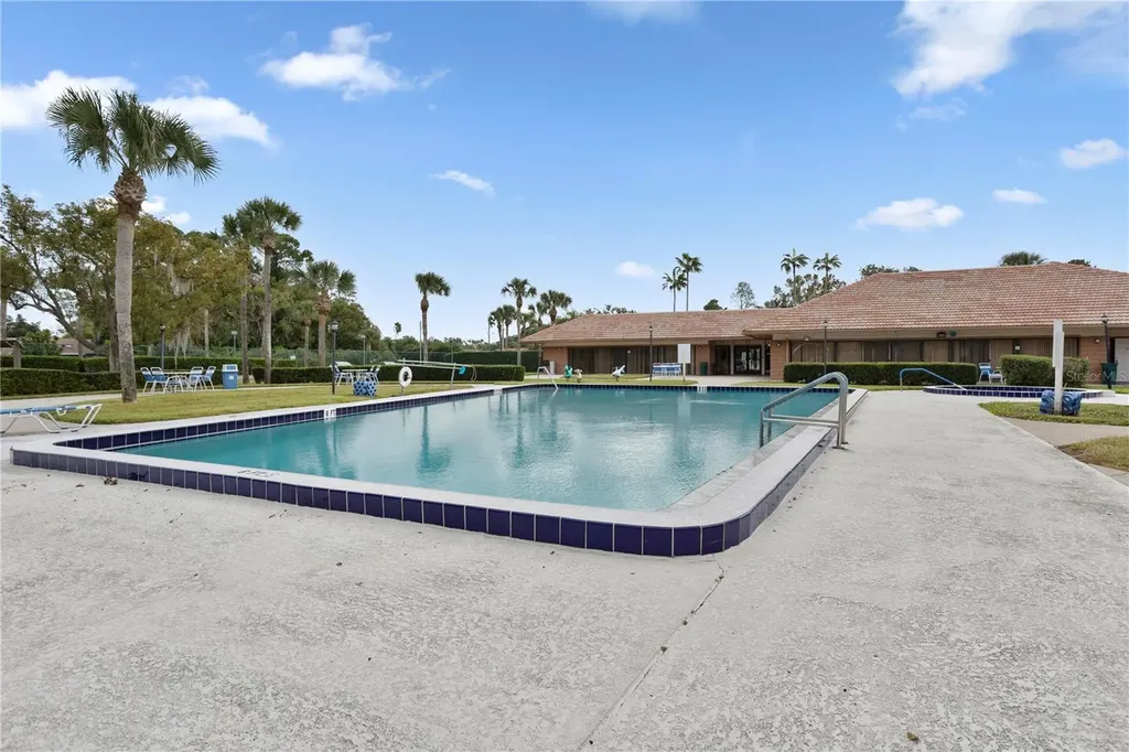 10105 Crown Court Orlando FL 32821