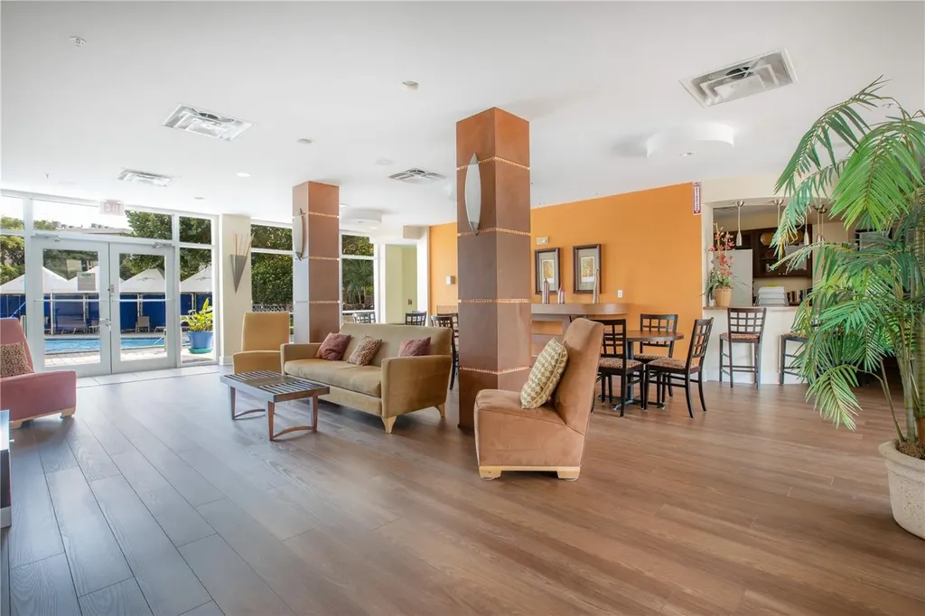 470 3rd Street S St Petersburg FL 33701
