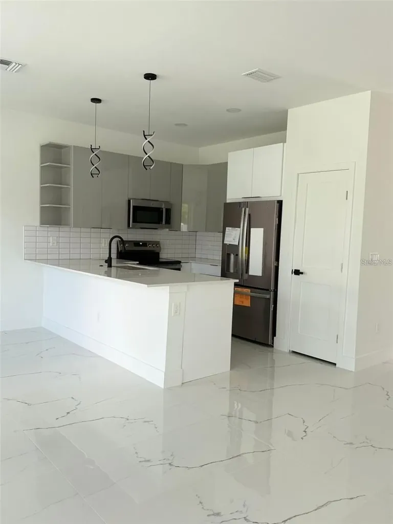 2057 Barroso Davenport FL 33837