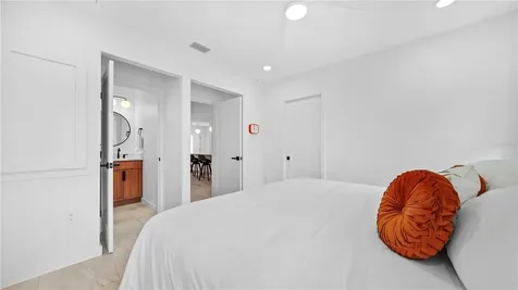 160 Harrison Drive Sarasota FL 34236