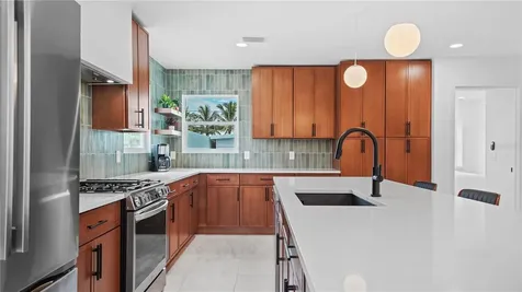 160 Harrison Drive Sarasota FL 34236
