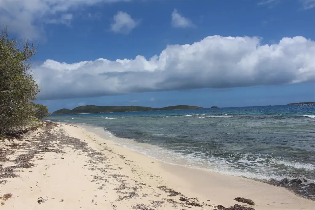 250 Zoni Playa Larga Culebra PR 00775