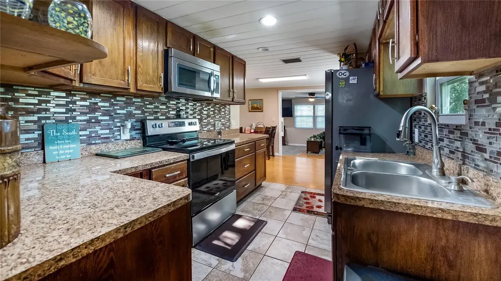 172 S Virginia Avenue Center Hill FL 33514