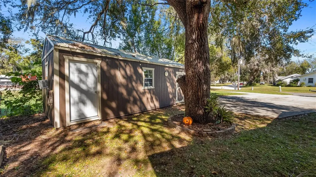 172 S Virginia Avenue Center Hill FL 33514
