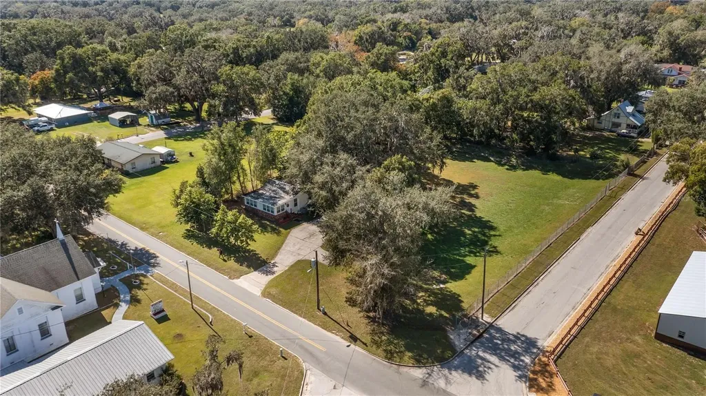 172 S Virginia Avenue Center Hill FL 33514