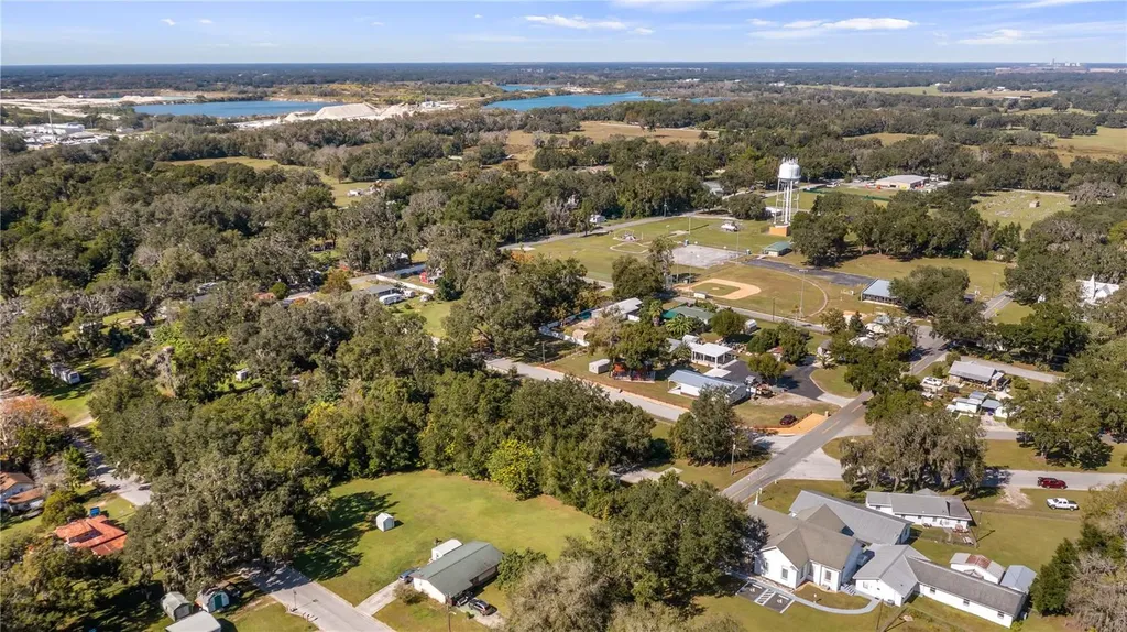 172 S Virginia Avenue Center Hill FL 33514