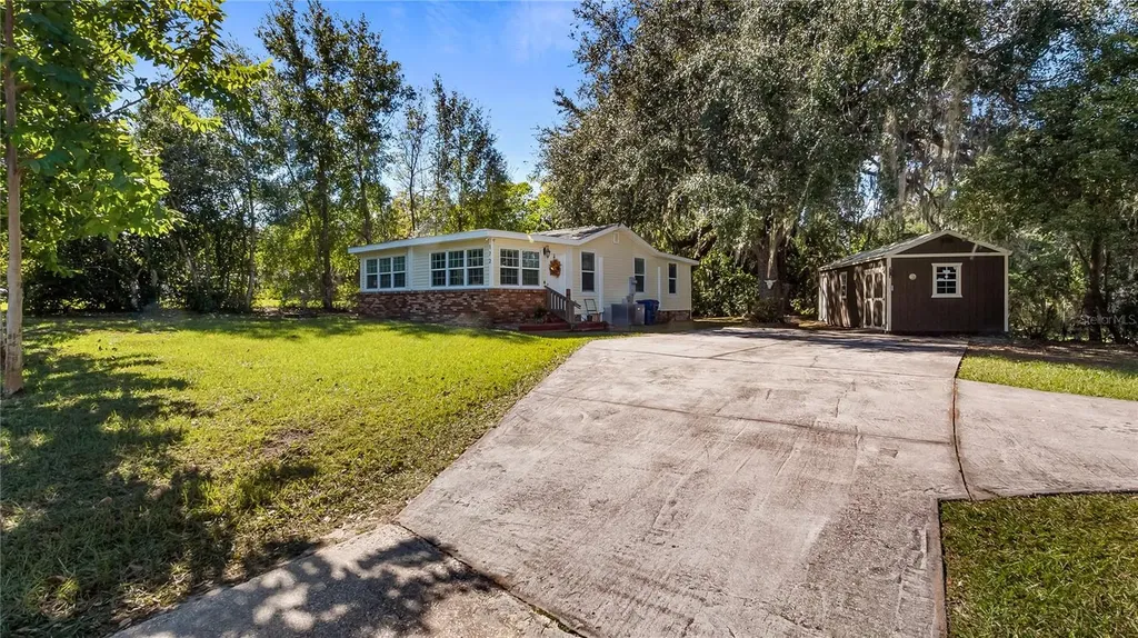 172 S Virginia Avenue Center Hill FL 33514