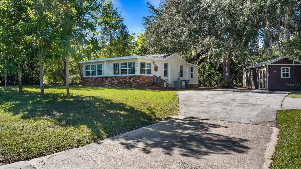 172 S Virginia Avenue Center Hill FL 33514