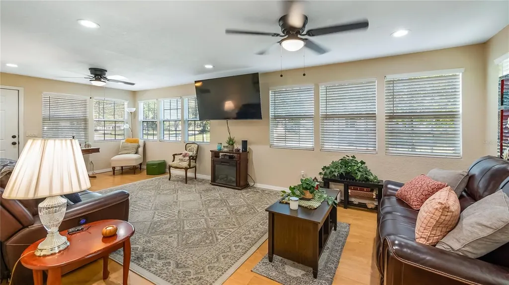 172 S Virginia Avenue Center Hill FL 33514