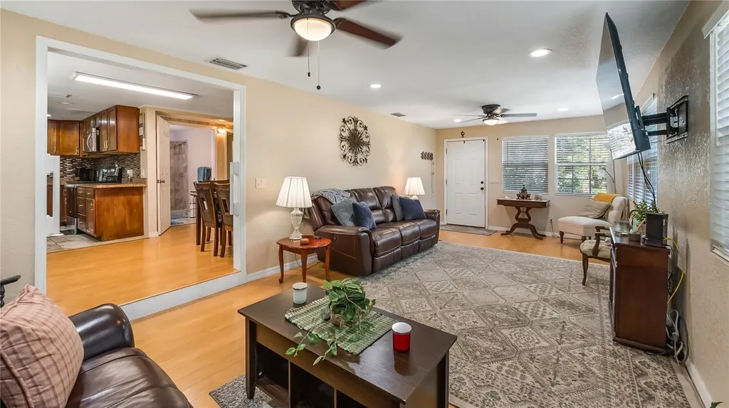 172 S Virginia Avenue Center Hill FL 33514