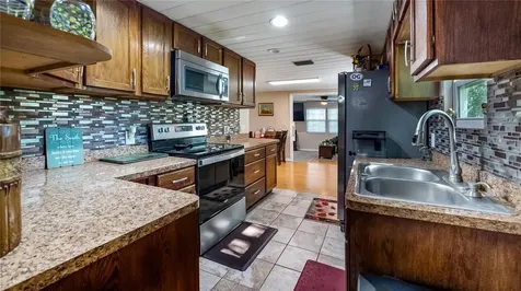 172 S Virginia Avenue Center Hill FL 33514