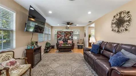 172 S Virginia Avenue Center Hill FL 33514