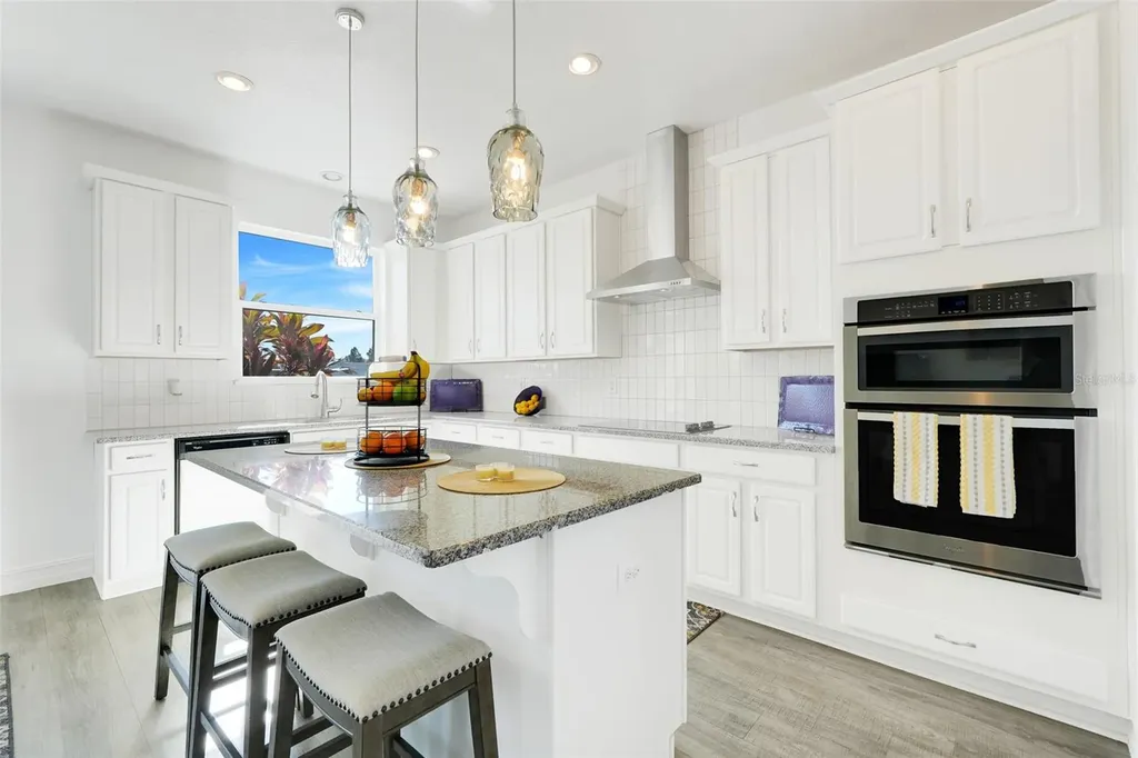 2516 Nouveau Way Kissimmee FL 34741