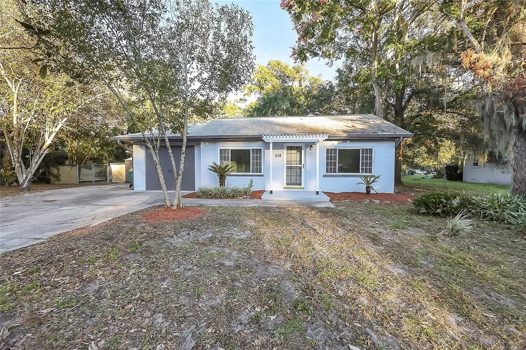 215 N Salisbury Avenue Deland FL 32720