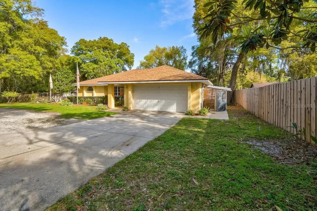 1559 W Euclid Avenue Deland FL 32720