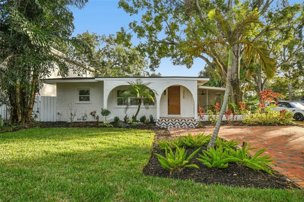 3320 W Villa Rosa Street Tampa FL 33611