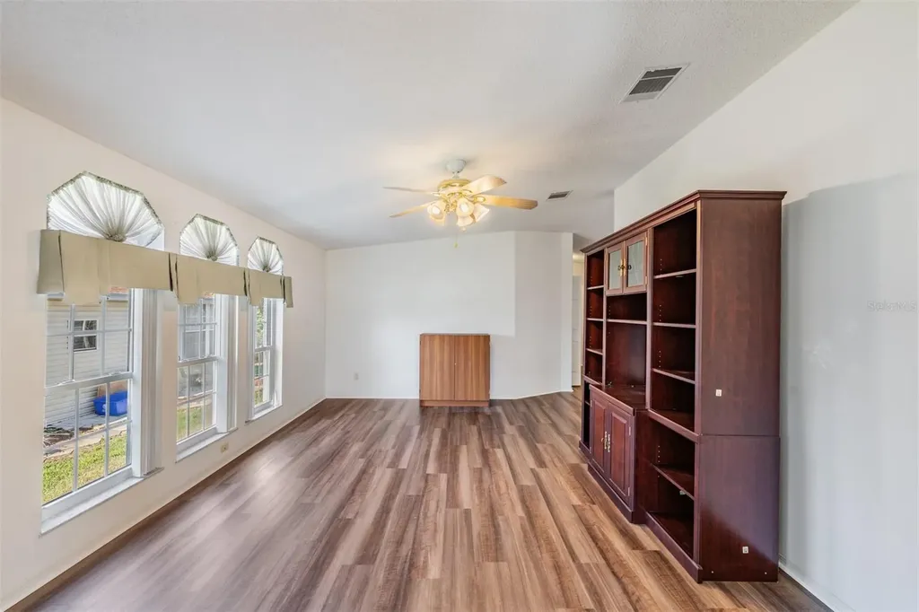 37422 Neukom Avenue Zephyrhills FL 33541