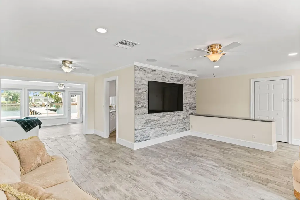 11240 7th Street E Treasure Island FL 33706