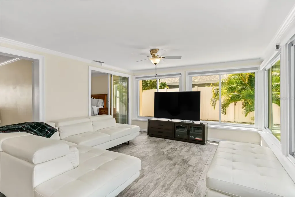11240 7th Street E Treasure Island FL 33706