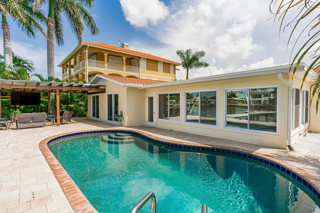 11240 7th Street E Treasure Island FL 33706