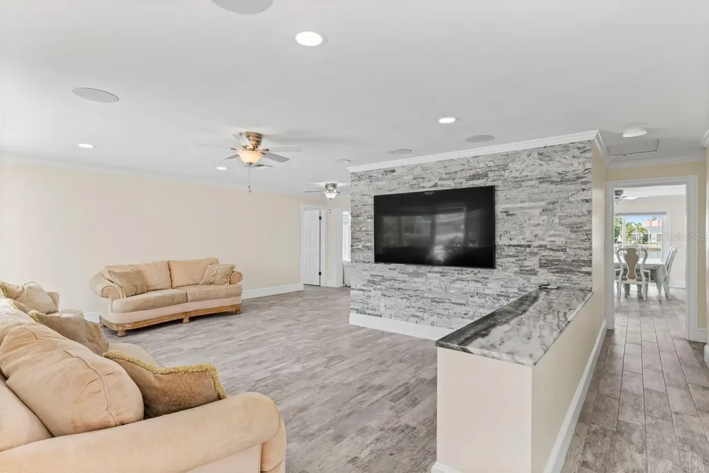 11240 7th Street E Treasure Island FL 33706
