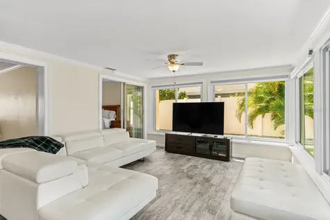 11240 7th Street E Treasure Island FL 33706