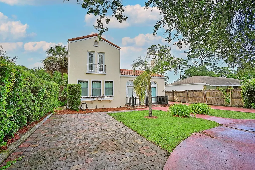 1136 Australia Avenue Daytona Beach FL 32114