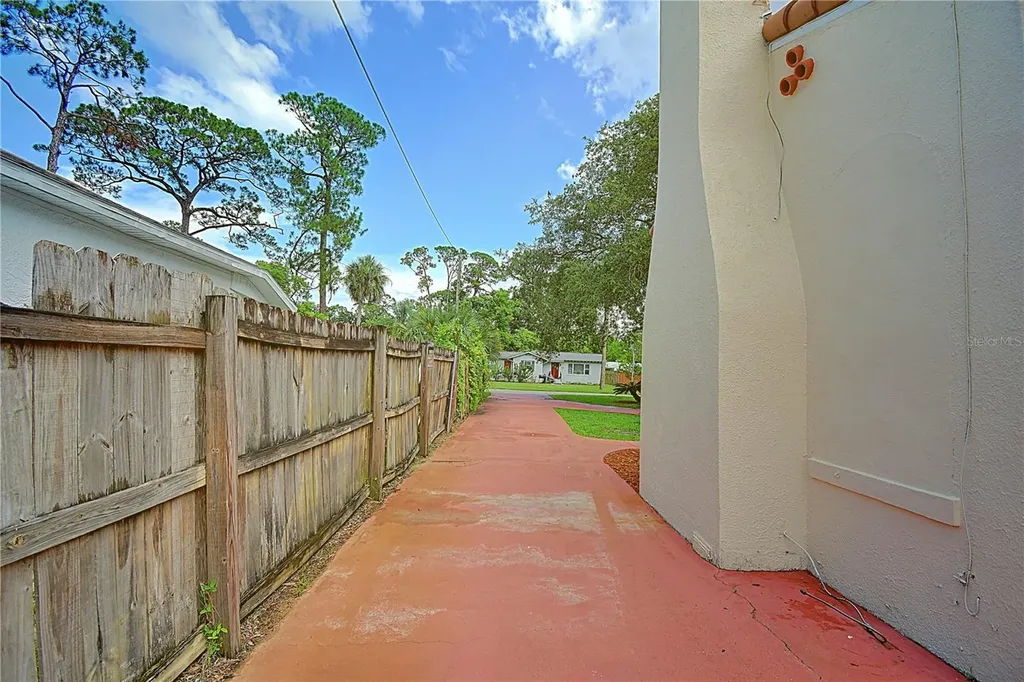 1136 Australia Avenue Daytona Beach FL 32114