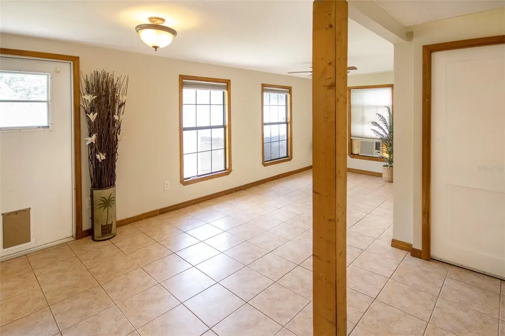 1725 Bradshaw Lane N St Petersburg FL 33710
