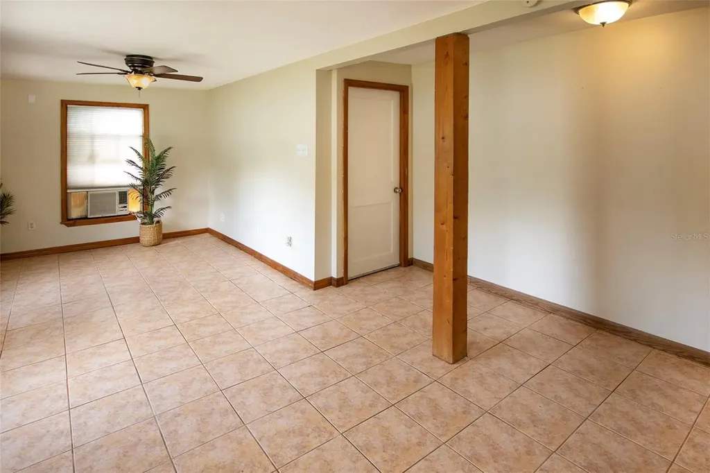 1725 Bradshaw Lane N St Petersburg FL 33710