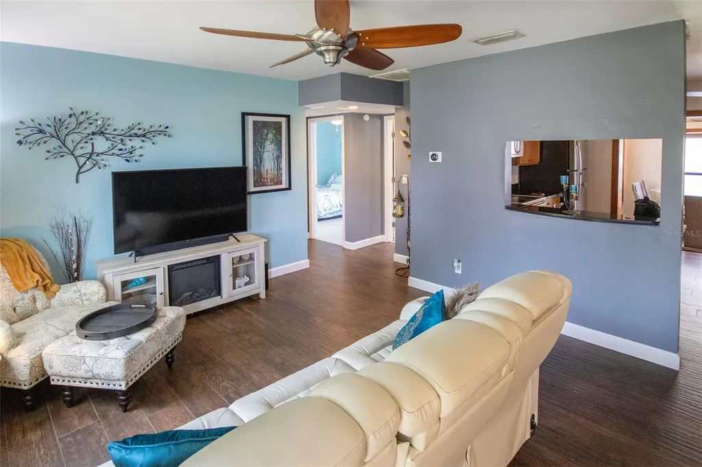 1725 Bradshaw Lane N St Petersburg FL 33710