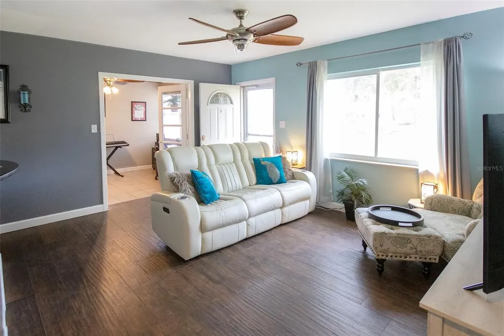 1725 Bradshaw Lane N St Petersburg FL 33710