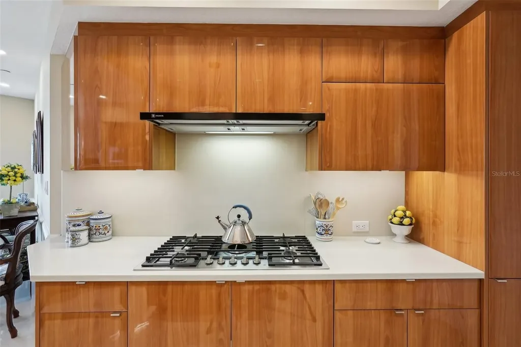 2050 Benjamin Franklin Drive Sarasota FL 34236