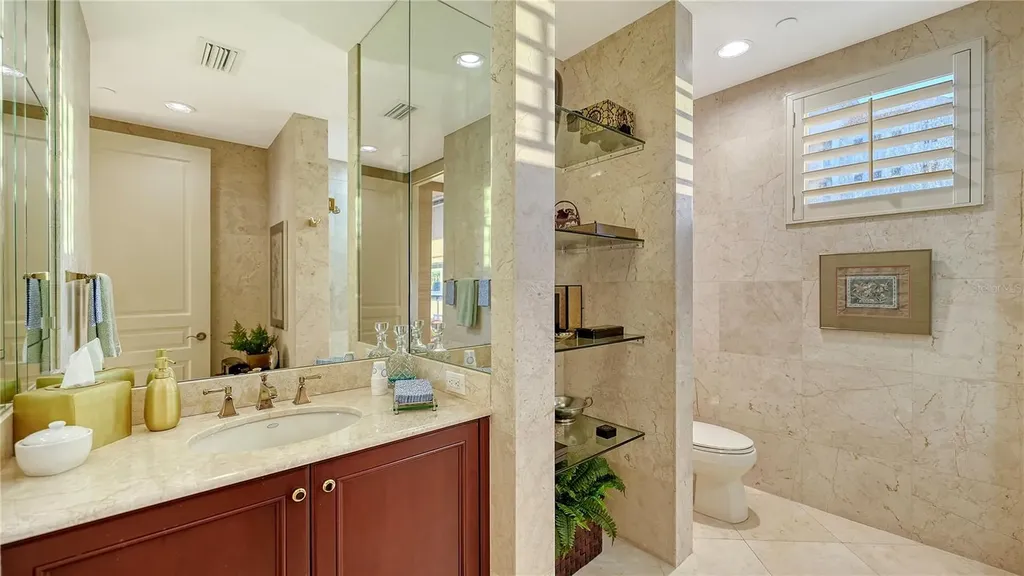 2050 Benjamin Franklin Drive Sarasota FL 34236
