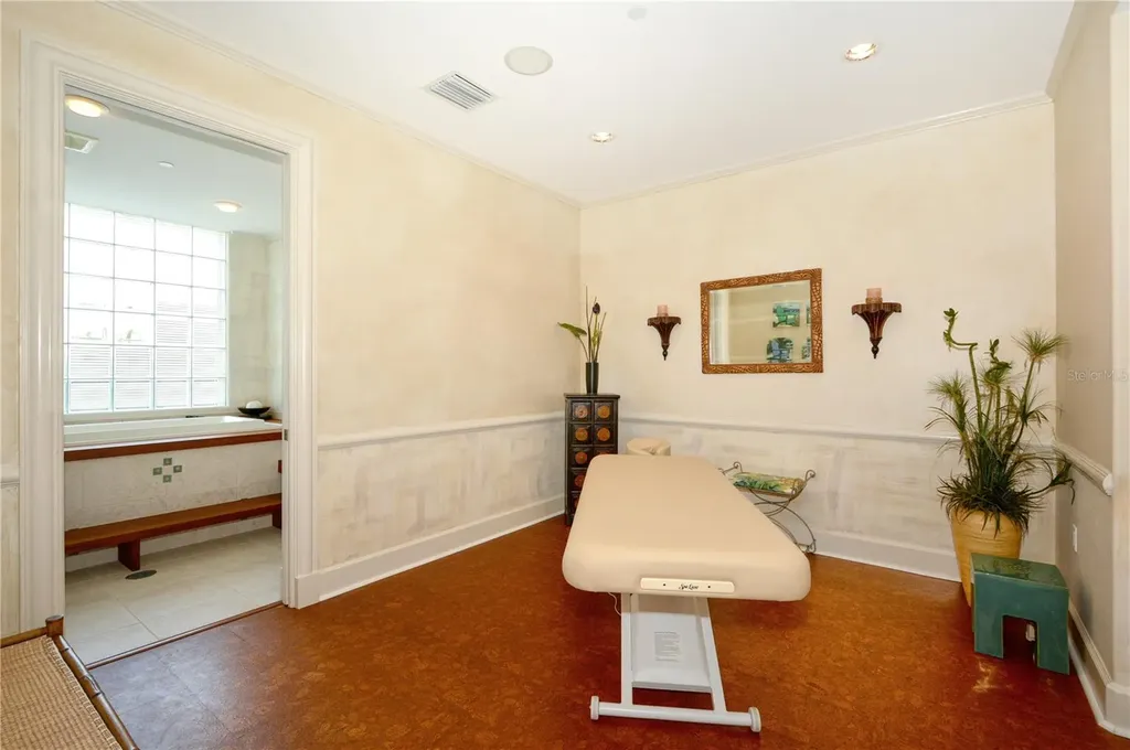 2050 Benjamin Franklin Drive Sarasota FL 34236