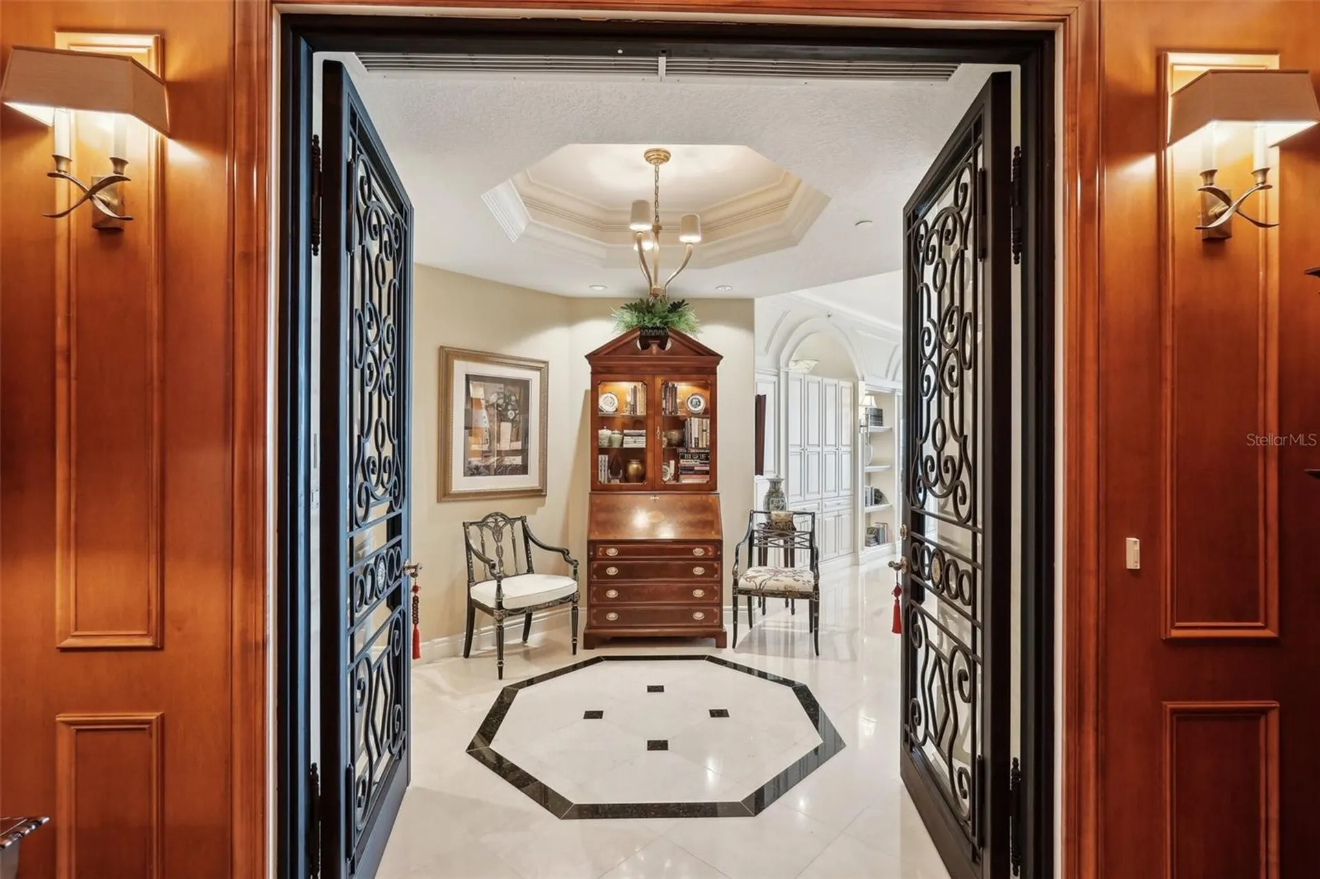 2050 Benjamin Franklin Drive Sarasota FL 34236