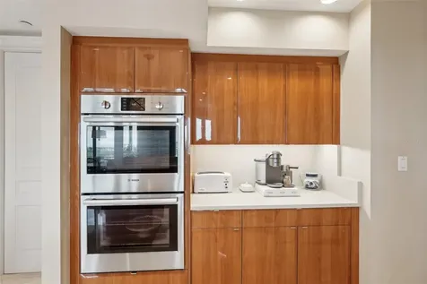 2050 Benjamin Franklin Drive Sarasota FL 34236