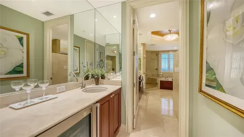 2050 Benjamin Franklin Drive Sarasota FL 34236