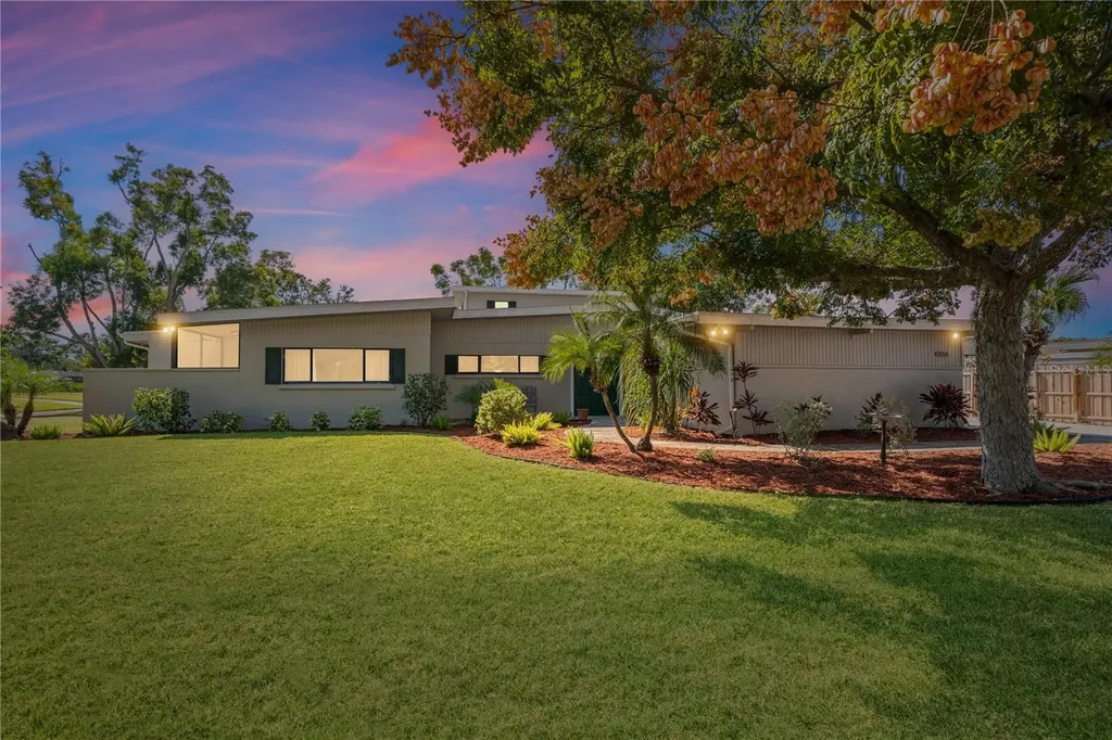 6916 Waverly Street Sarasota FL 34243