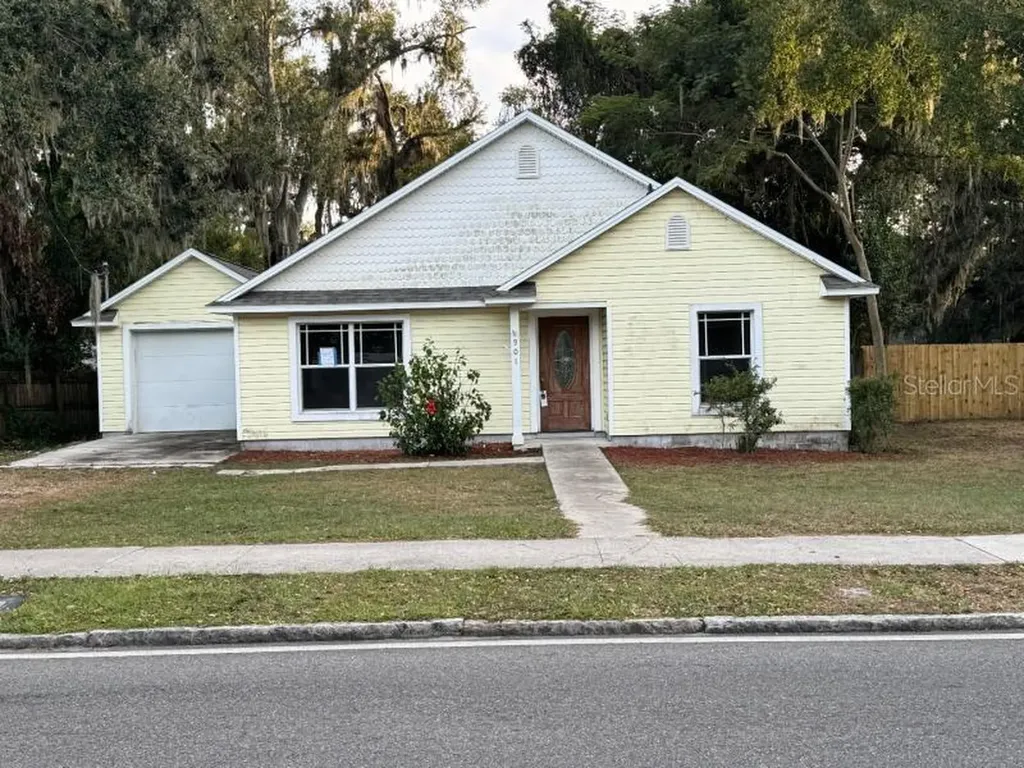 901 W Reynolds Street Plant City FL 33563
