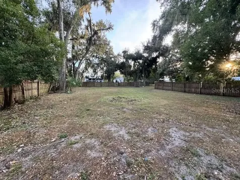901 W Reynolds Street Plant City FL 33563