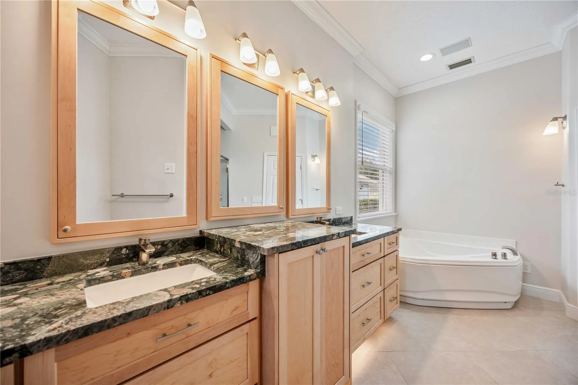 302 Americas Cup Boulevard Bradenton FL 34208