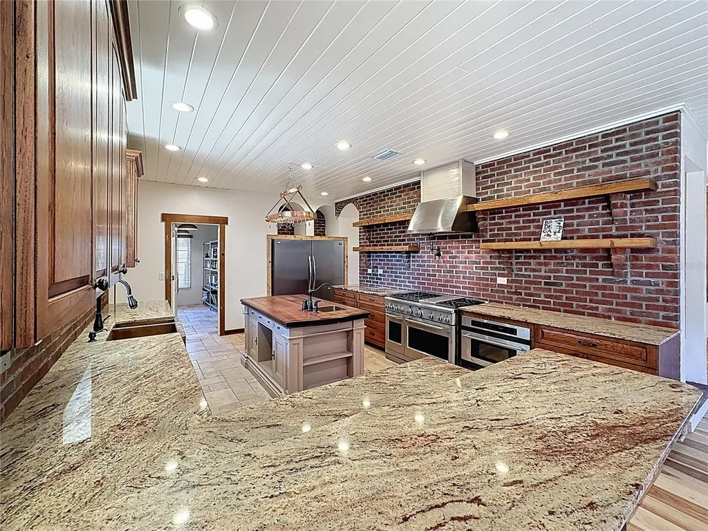 19600 E State Road 64 Bradenton FL 34212