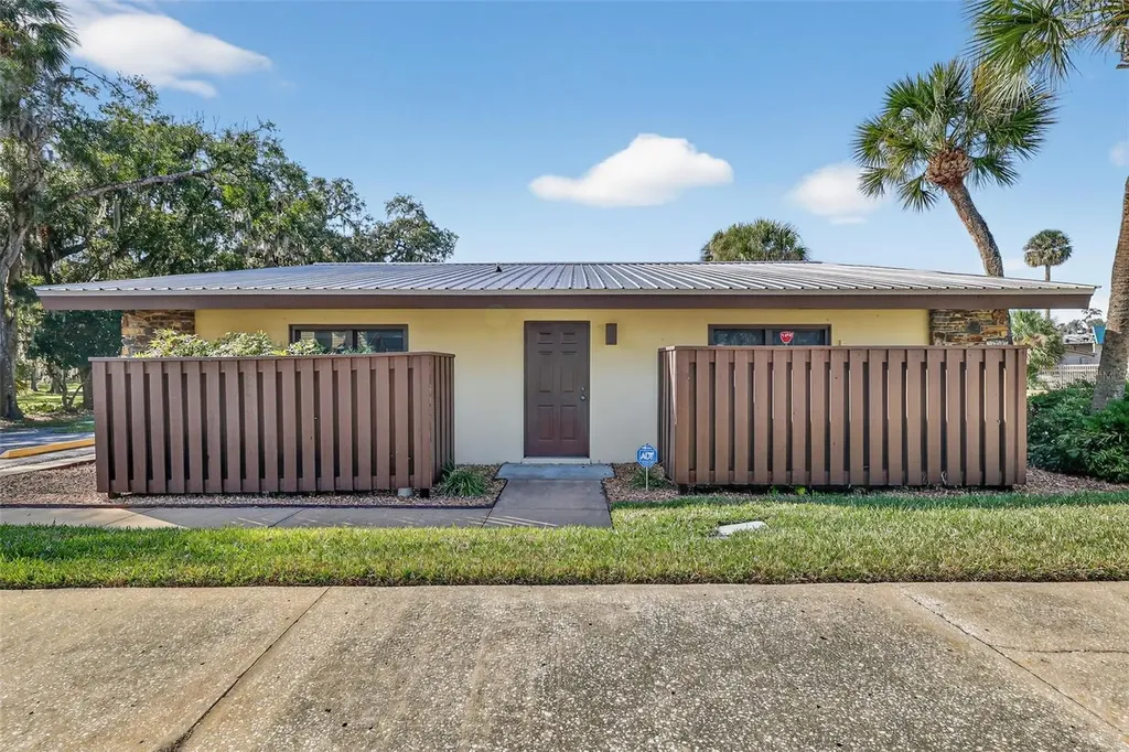 1029 W Magnolia Street Leesburg FL 34748