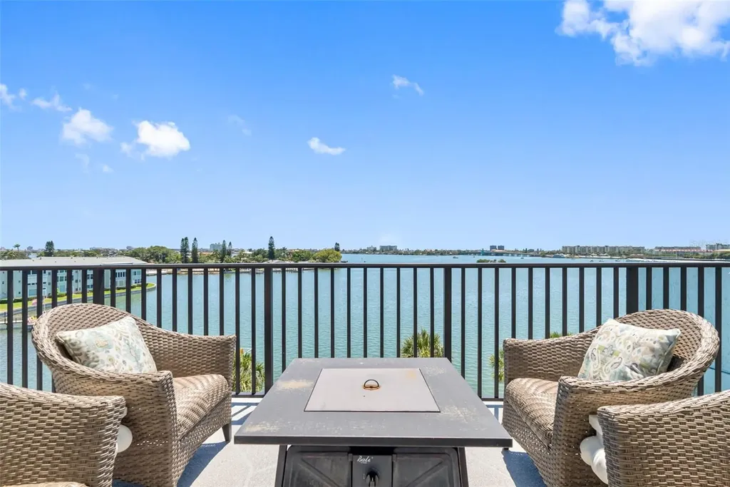 1848 Shore Drive S South Pasadena FL 33707