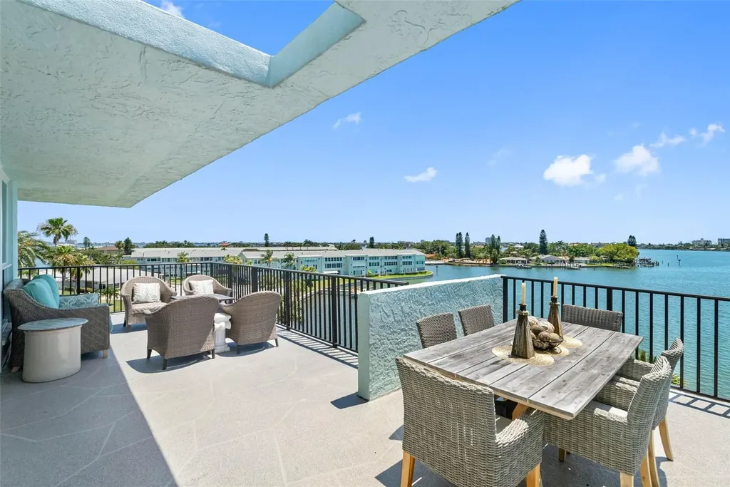 1848 Shore Drive S South Pasadena FL 33707